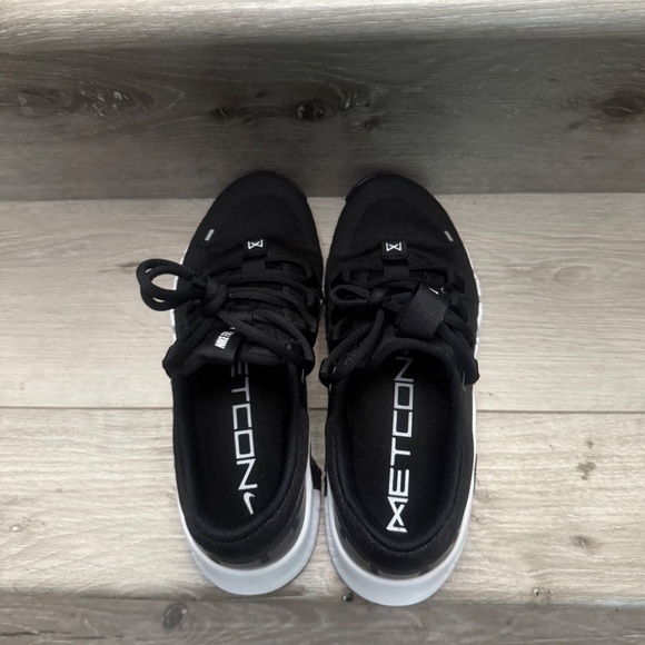 Nike Women’s Metcon 5 Training Shoes Black and White - Picture 5 of 7